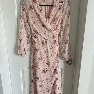 Chic Floral Long Sleeve Dress in Cream